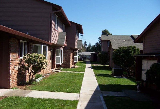 Primary Photo - Briarwood East Apartments