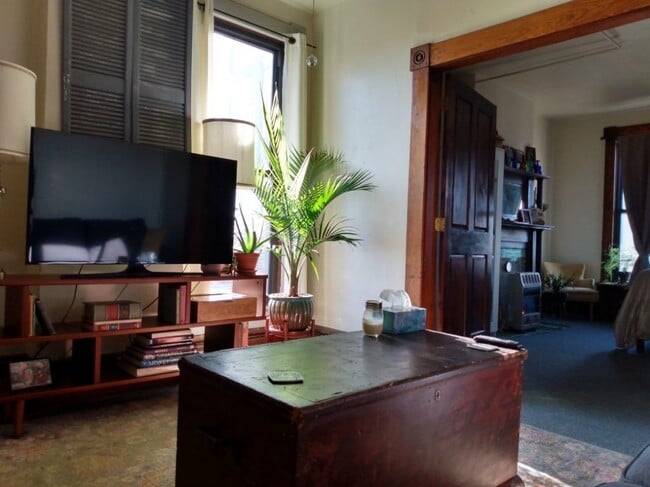 Photo - 726 N High St