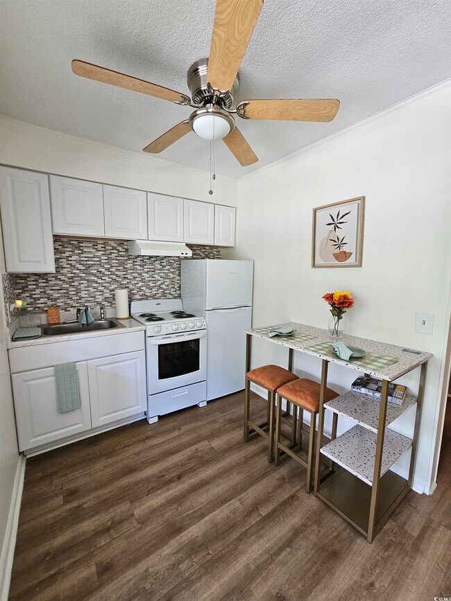 Photo - 610 Putters Ln