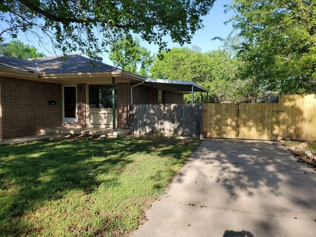 Building Photo - 1230 N Edwards Unit 1230 N Edwards