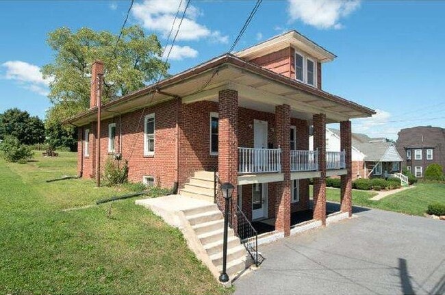 Building Photo - 260 W State St Unit 2nd Floor Rental