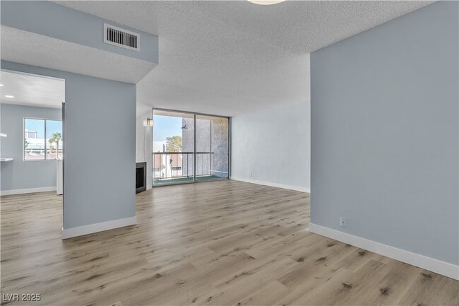 Building Photo - 725 N Royal Crest Cir Unit 237 Rental