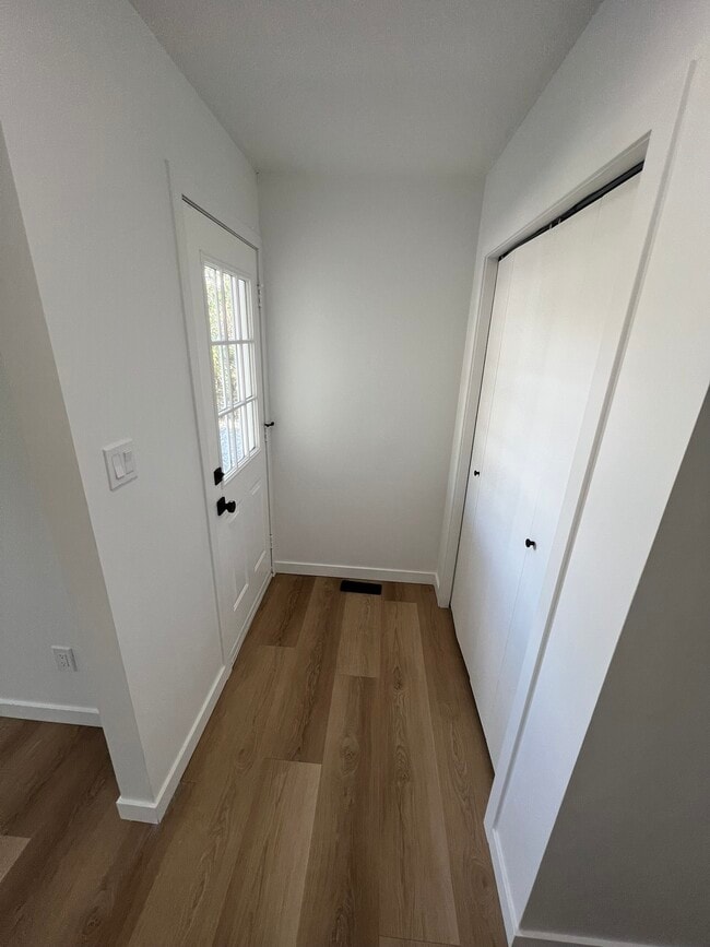 Photo - 4712-4725 25 Ave