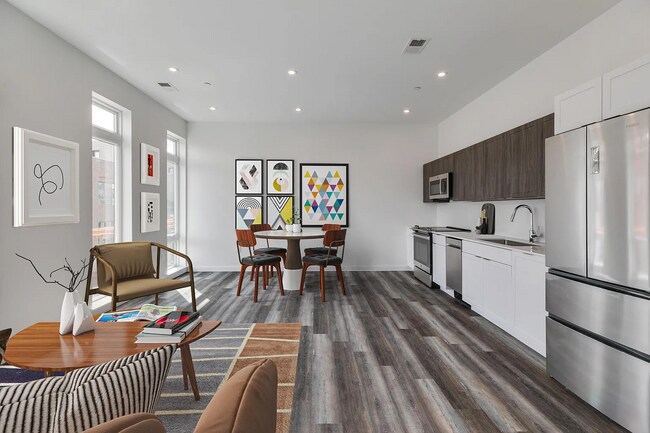 Photo - 860 N 3rd St