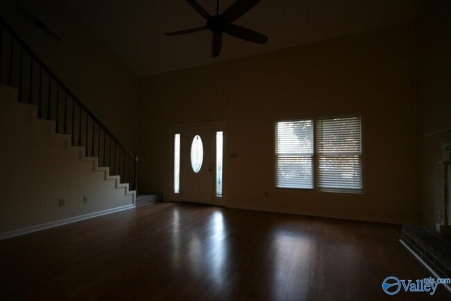 Photo - 122 W Lake Cir