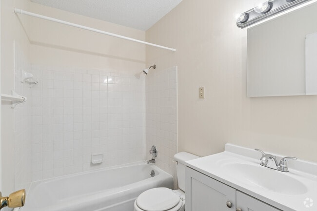 2BR, 1BA - 900SF - Bathroom