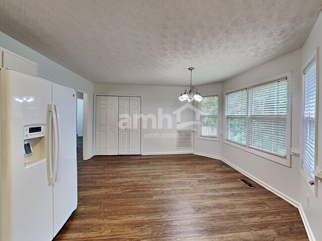 Photo - 136 River Walk