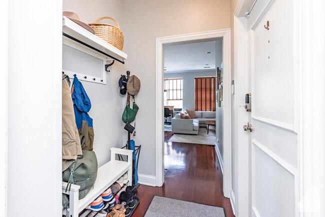 Photo - 1815 N Milwaukee Ave Unidad 201