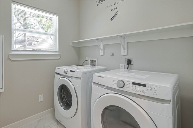 Photo - 910 King St