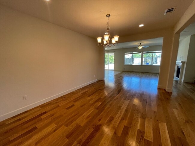 Photo - 2024 Newcastle Dr
