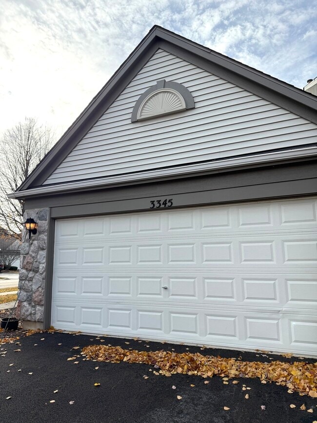 Photo - 3345 Bromley Ln