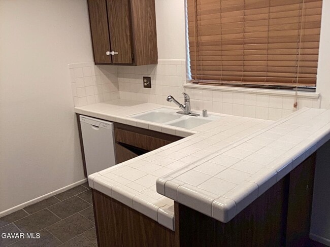 Photo - 42935 15th St W