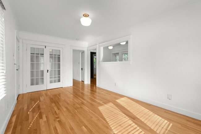 Photo - Adorable 1 bed / 1 bath Stand-Alone Bungalow in the Heart of Echo Park with Laundry & Parking Unidad 1712 1/2