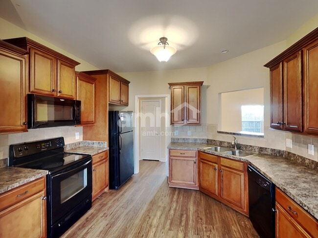 Photo - 3023 Holderwood Dr