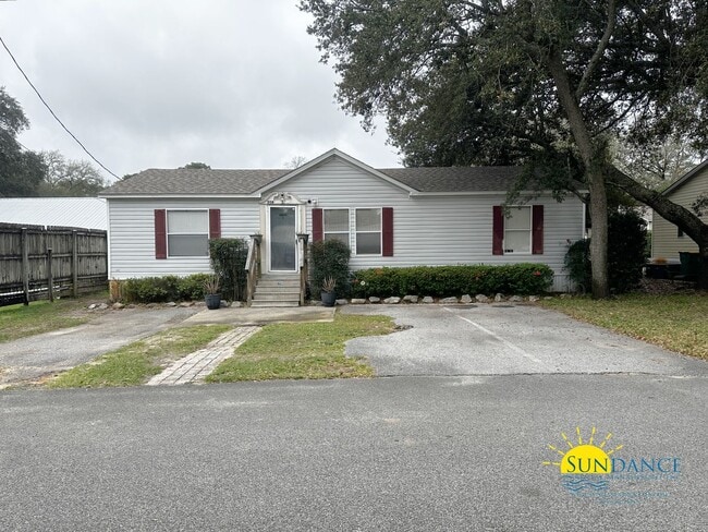 Building Photo - Nice 3 Bedroom Home in Fort Walton!