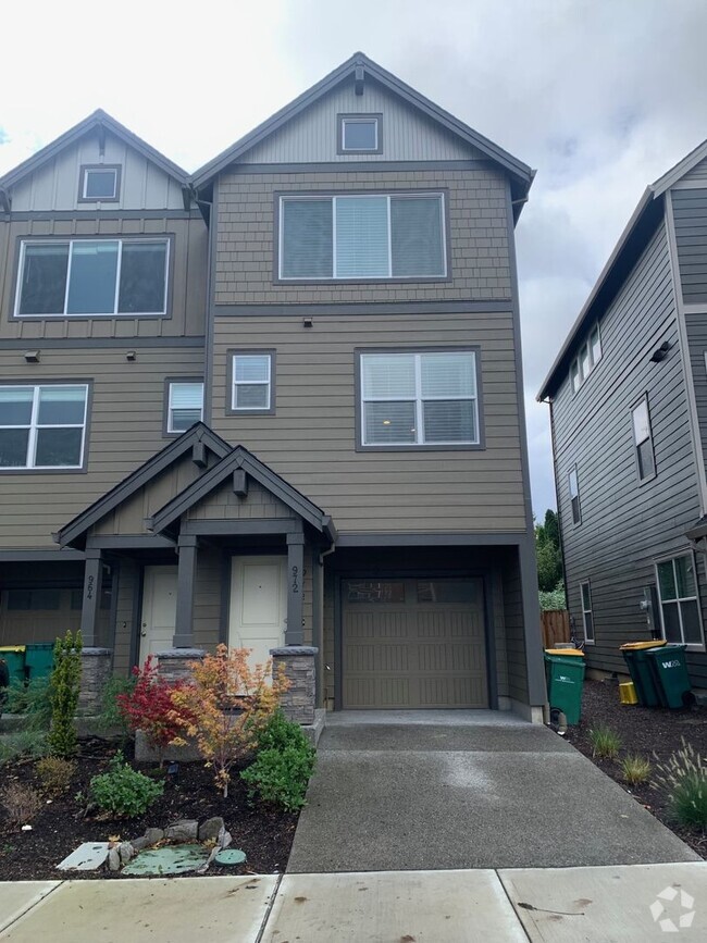 Building Photo - 2+ Beds, 3.5 Baths Three-Story Townhome w/...