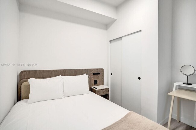 580 72nd St Unit 813