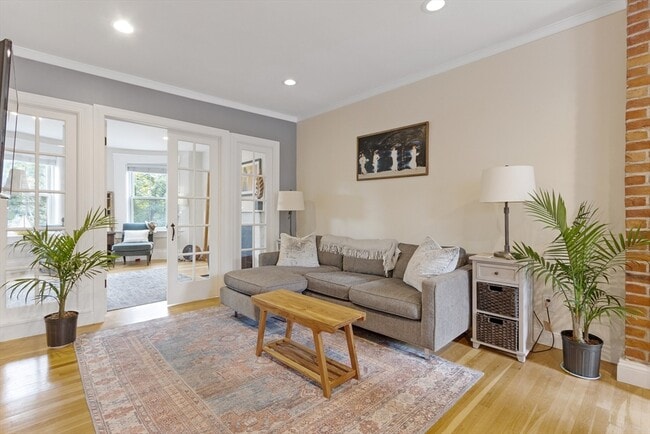 *Pictures are representative samples of the advertised unit. In some cases, the actual units you tou - 425 Shawmut Ave Unit PH1