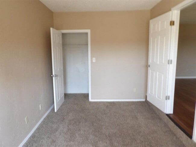 Photo - 637 NW 21st St