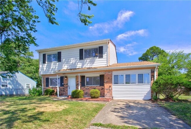 Photo - 3044 Camelot Blvd