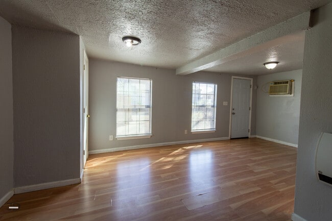 Photo - 2202 Monroe St