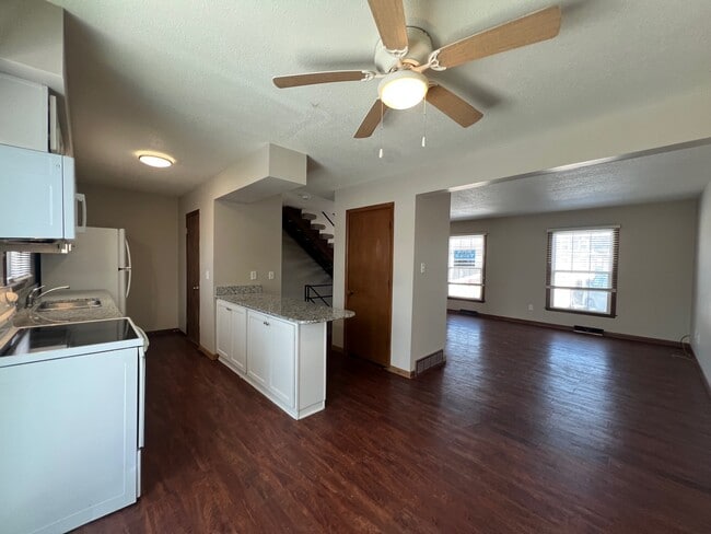 Photo - 6650 Holcomb Cir