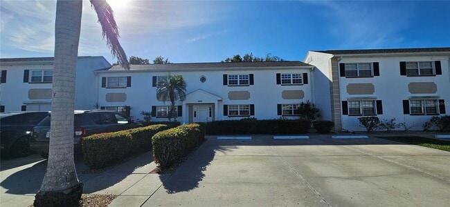 Building Photo - 1506 Edgewater Cir Unit 2