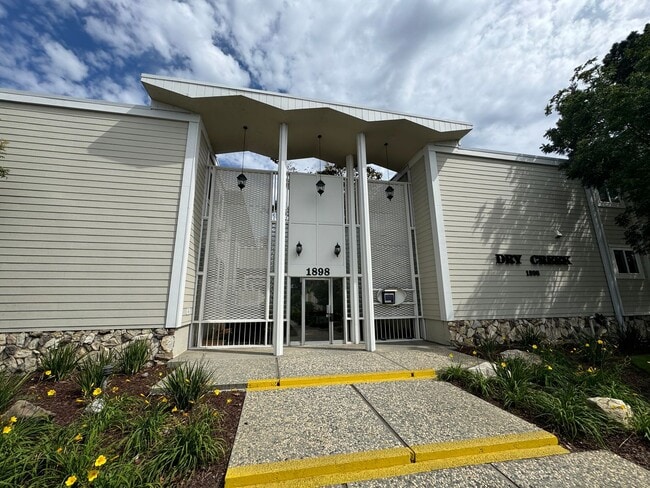 Building Photo - 3bd/2ba Condo - Pets welcome! Coming Soon! Unit 48