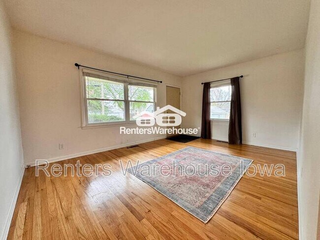 Photo - 2923 49th Pl