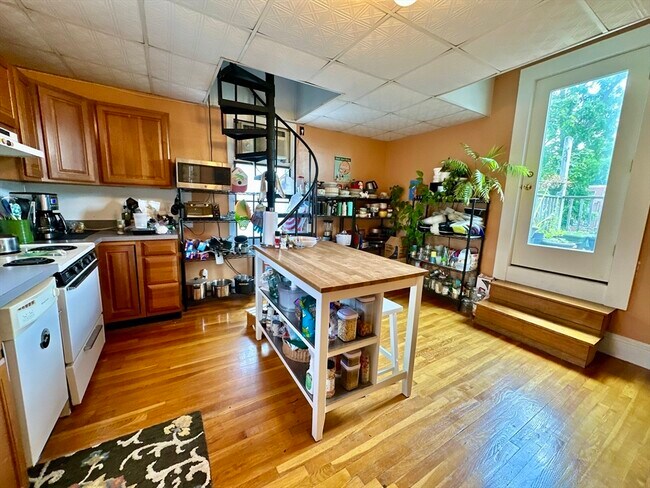 Photo - 512 Centre St Unit 2