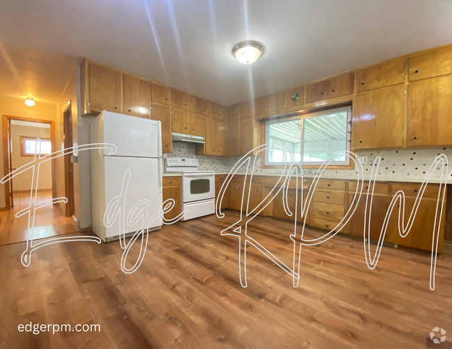 Building Photo - 3 bedroom 1 bath DUPLEX Rental