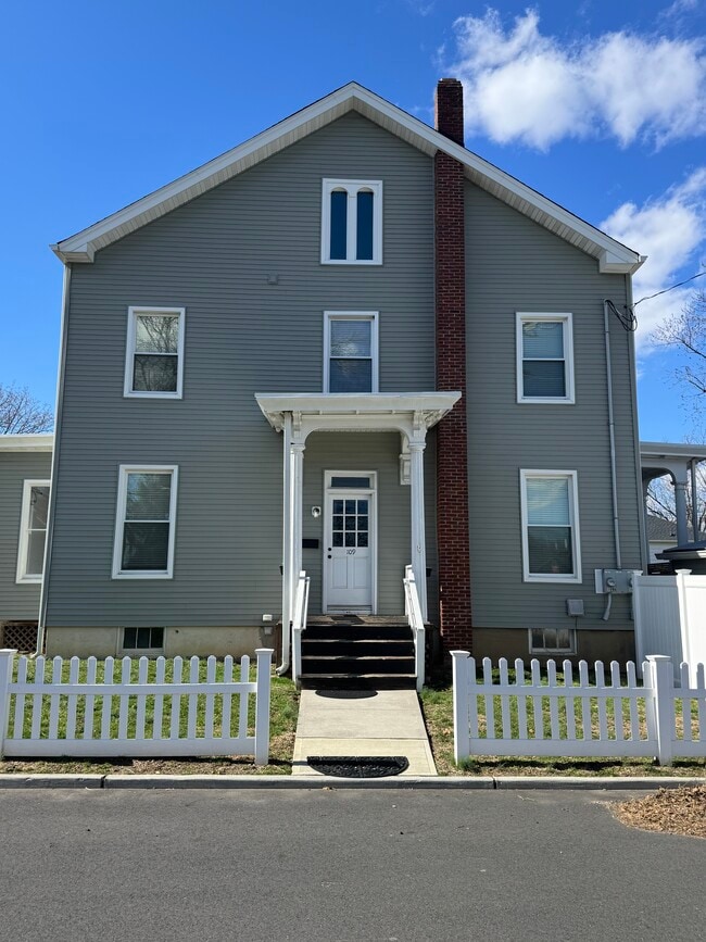 Photo - 109 S Pemberton Ave Unit 109 South Pemberton