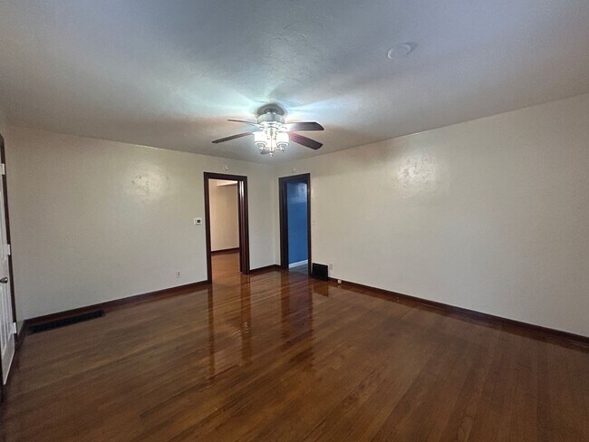 Photo - Private 2 bedroom 1 bath bungalow in Davenport