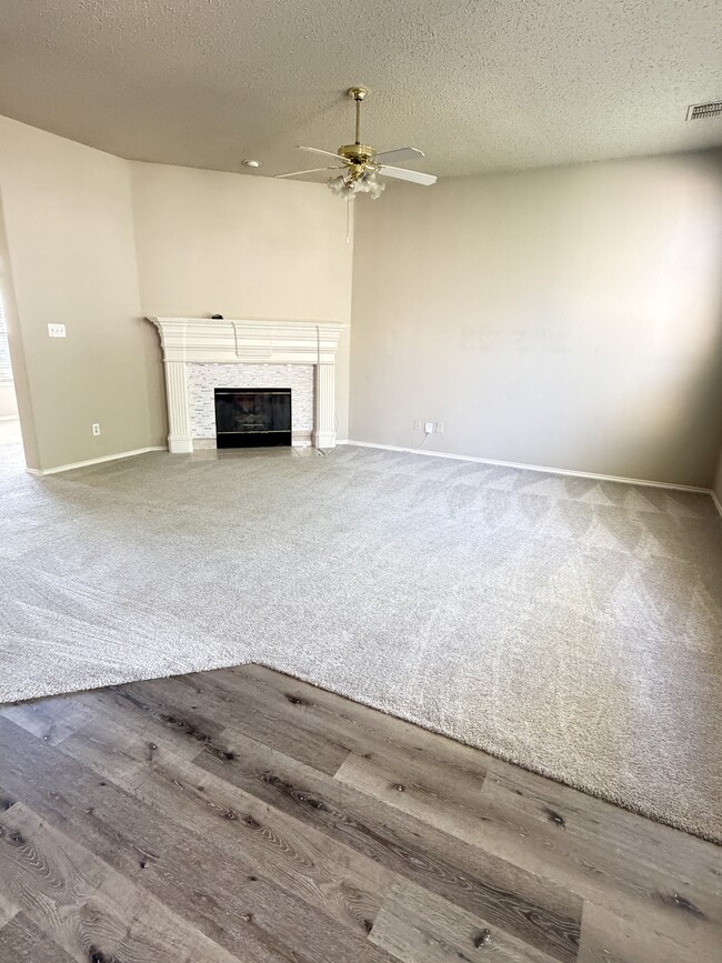 Photo - 2040 Camelot Dr