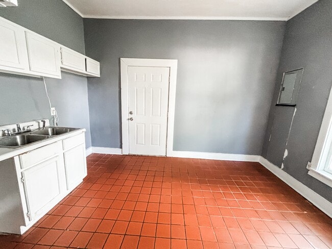 Photo - 1518 S College St