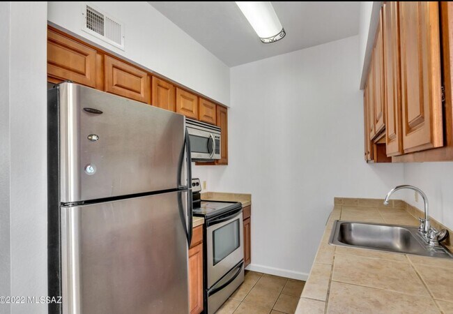 Photo - 1810 E Blacklidge Dr Unit 1023