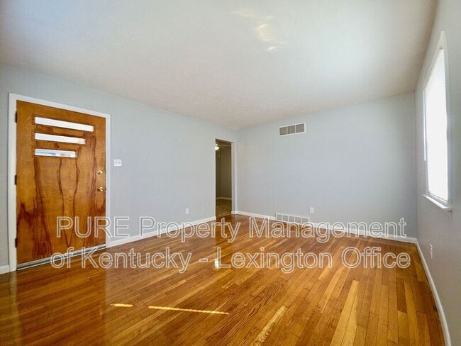 Photo - 3510 Lansdowne Dr Unit B