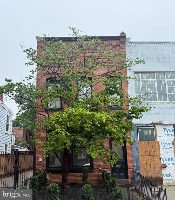 Photo - 710 E St SE St House
