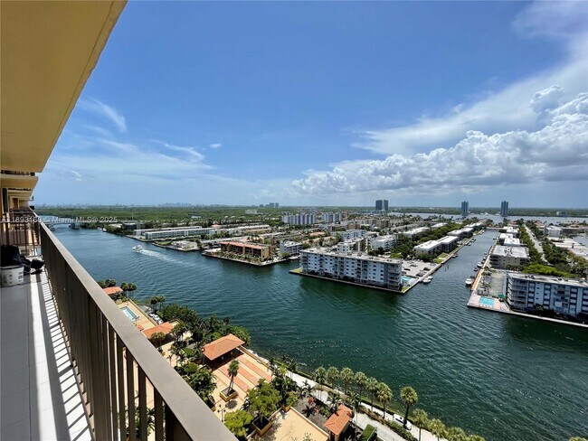 Photo - 290 174th St St Unidad 2108