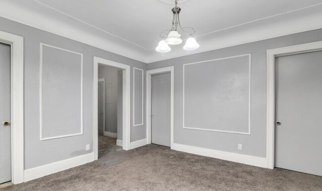 10002 Manor