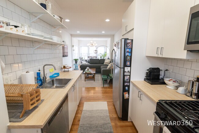 Photo - 3057 W Wilson Ave Unit 1