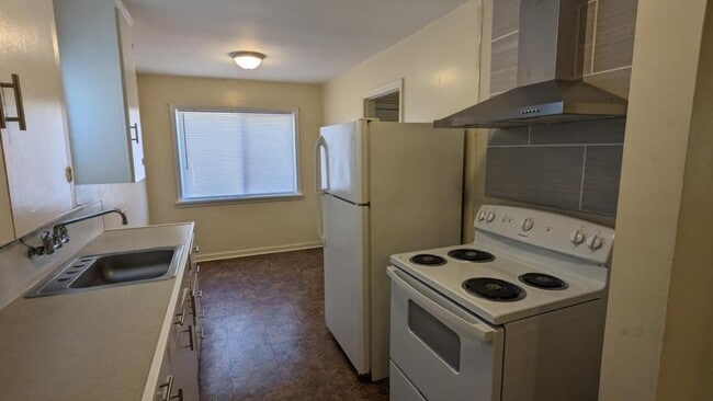 Photo - 1066 Howard St SE