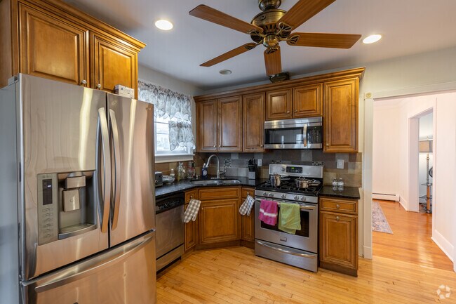 Beautiful Home Off North Goodwin Ave!!!