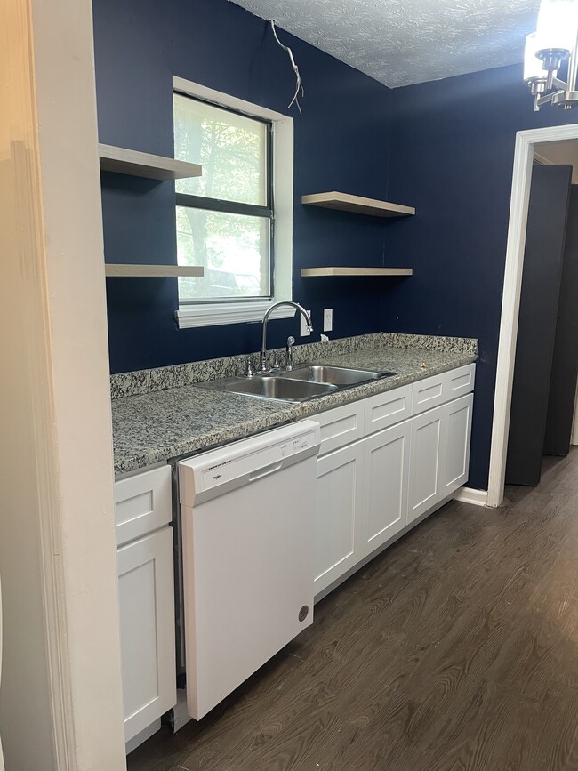 Photo - 124 Oak Park Ct