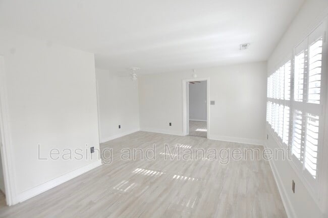 Photo - 2 Rosedale Dr