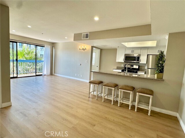 Photo - 1052 S Mariposa Ave Unit 305