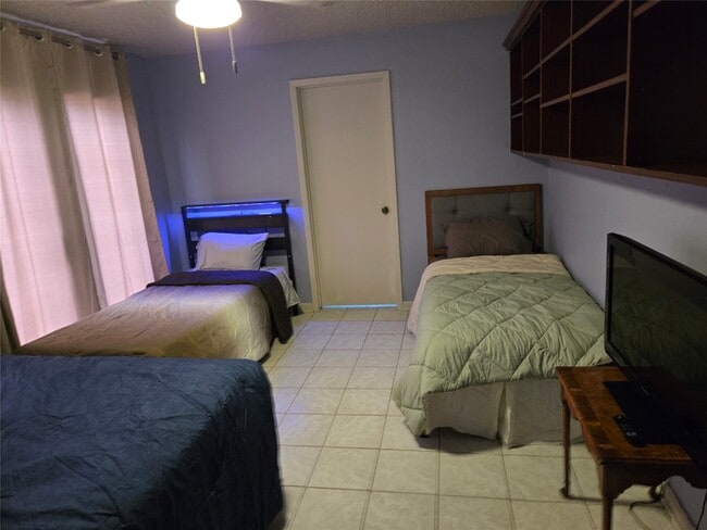 Photo - 4111 Knoll Glen Dr