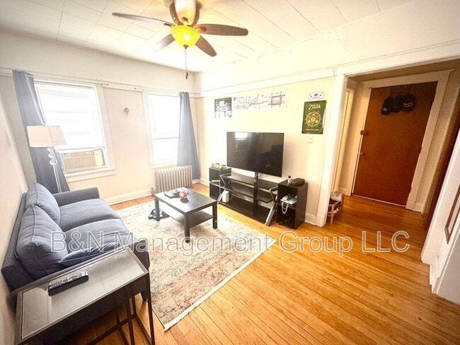 Photo - 1063 W Dakin St Unidad 1