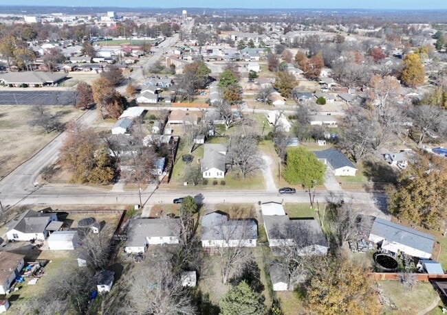 Photo - 3 Bedroom 2 Bath home | Fenced in back yard | In Town