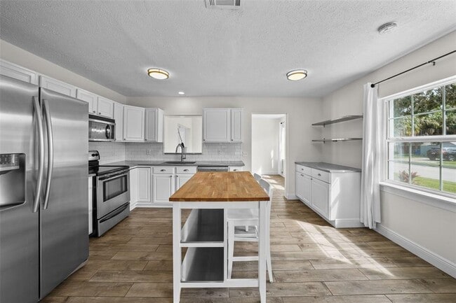 Photo - 281 38th Ave NE